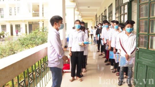 Thí sinh Lào Cai bước vào ngày thi thứ 2 kỳ thi tốt nghiệp THPT 2021