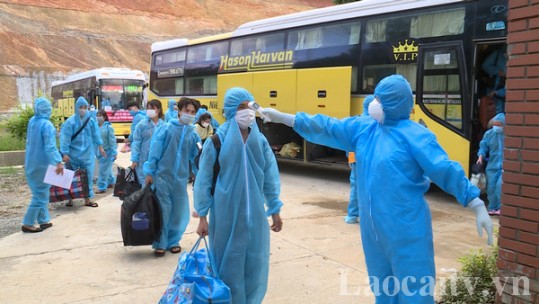 Đón hơn 450 công nhân từ Bắc Giang trở về