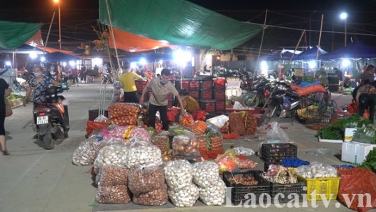 Tiểu thương chợ đêm Châu Úy: Vừa di chuyển đã thêm khó khăn do các khoản phụ thu tăng cao