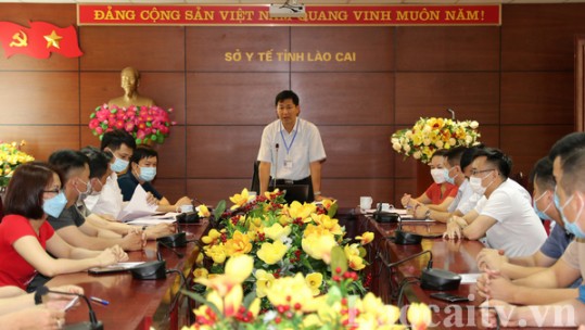 Gặp mặt, giao nhiệm vụ cho đoàn cán bộ y tế Lào Cai hỗ trợ Bình Dương phòng chống Covid-19