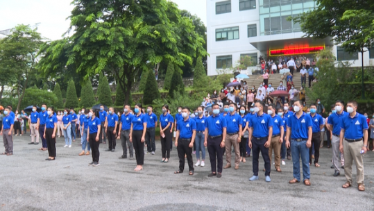 Lễ xuất quân đoàn thầy thuốc tình nguyện tỉnh Lào Cai chung tay cùng tỉnh Bình Dương chống dịch Covid-19