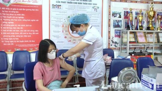 Sa Pa tiêm 2.400 liều vắc xin Pfizer phòng dịch Covid-19
