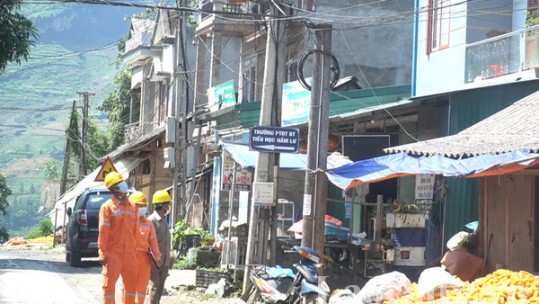 Điện lực Mường Khương nỗ lực đưa điện lưới về thôn bản