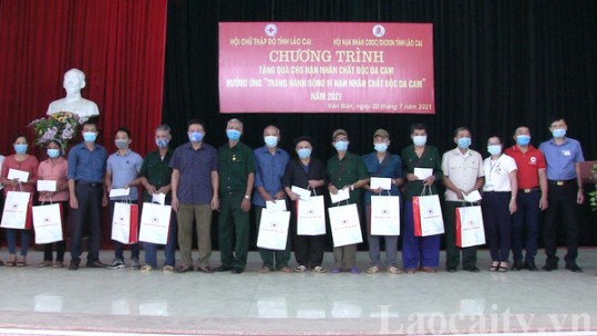 Quan tâm, chăm lo cho nạn nhân chất độc da cam