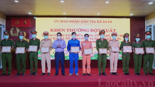 Sa Pa khen thưởng đột xuất lực lượng tham gia chữa cháy