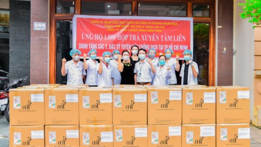 1.000 sản phẩm trà Xuyên Tâm Liên gửi tặng cán bộ y, bác sỹ Thành phố Hồ Chí Minh