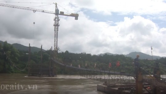 Đẩy nhanh tiến độ thi công cầu Làng Giàng