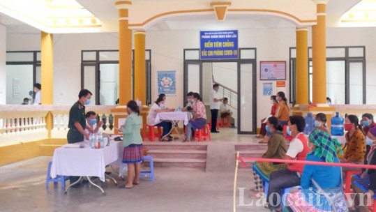 Tiêm vắc xin cho cư dân biên giới và lao động vùng biên