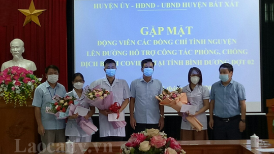 Bát Xát: Gặp mặt, động viên y, bác sỹ tình nguyện hỗ trợ chống dịch Covid-19 tại Bình Dương