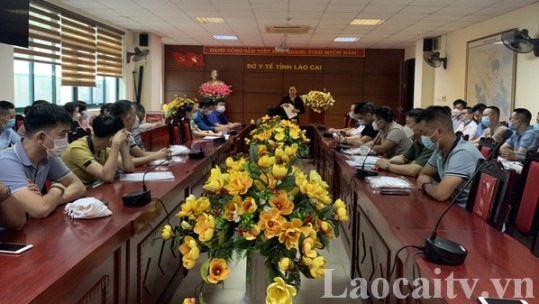Sở Y tế gặp mặt y bác sĩ tình nguyện lên đường hỗ trợ Bình Dương chống dịch Covid-19