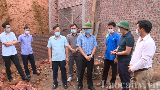 Phó Chủ tịch UBND tỉnh Hoàng Quốc Khánh  kiểm tra sắp xếp dân cư vùng thiên tai trên địa bàn huyện Bát Xát