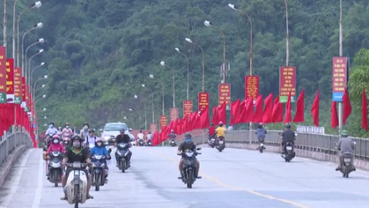Người dân Lào Cai hướng về kỷ niệm 30 năm tái lập tỉnh