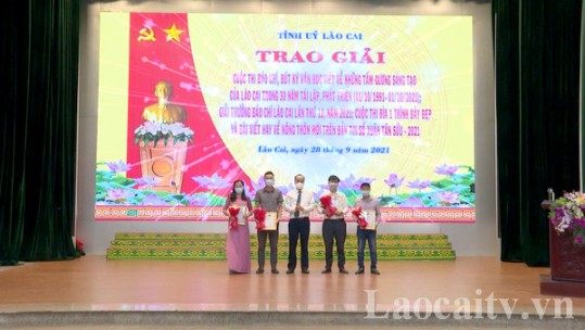 Trao giải Cuộc thi báo chí, bút kí văn học viết về những tấm gương sáng tạo của Lào Cai trong 30 năm tái lập