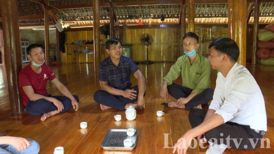 Bí thư chi bộ trẻ hết lòng vì bà con dân bản