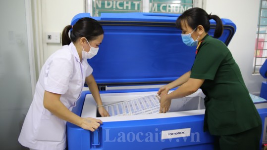 Lào Cai tiếp nhận đợt vắc xin phòng Covid-19 lớn nhất từ trước đến nay