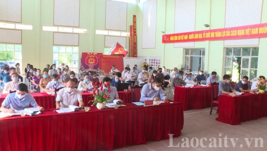 Phó Bí thư Tỉnh ủy Hoàng Giang dự, chỉ đạo hội nghị tuyên vận tại thị trấn Tằng Loỏng