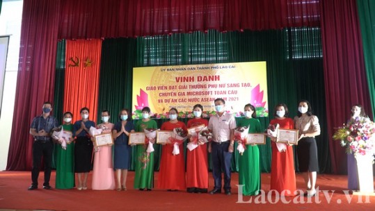 Vinh danh giáo viên đạt thành tích cao tại các sân chơi quốc tế