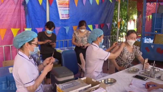 Chiến dịch tiêm vắc xin phòng Covid-19 ở Lào Cai được triển khai mạnh mẽ