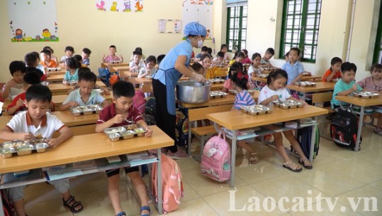 Đảm bảo bữa ăn bán trú cho học sinh trong bối cảnh phòng chống dịch Covid-19