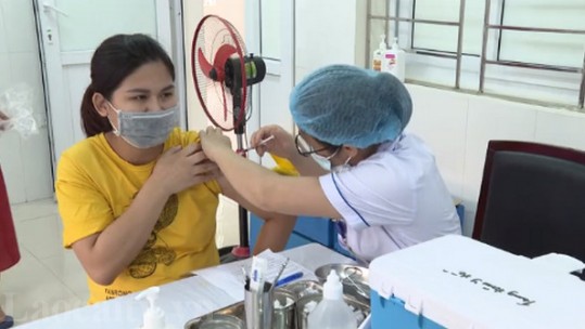 Đảm bảo an toàn tiêm chủng cho phụ nữ mang thai và người có bệnh nền