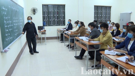 Chuyện ở lớp học tiếng Mông