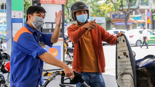 Giá xăng tăng lên mức cao nhất trong hơn 7 năm