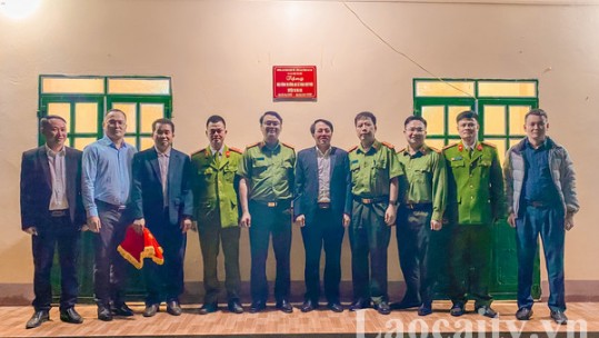 Trao nhà công vụ cho lực lượng Công an xã Thào Chư Phìn, huyện Si Ma Cai