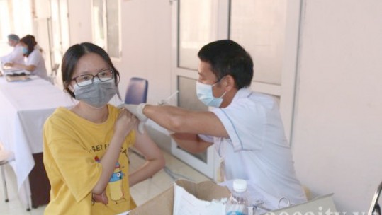 Triển khai tiêm vắc xin phòng Covid-19 cho trẻ đúng quy định, bảo đảm an toàn
