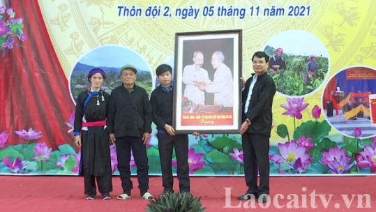 Bí thư Tỉnh ủy Đặng Xuân Phong dự Ngày hội Đại đoàn kết tại xã Bản Liền, huyện Bắc Hà