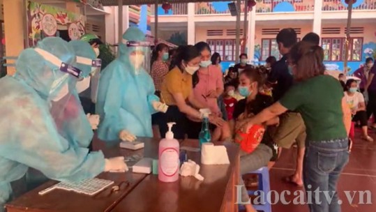 Lào Cai: Tất cả mẫu xét nghiệm của học sinh có liên quan tới ca bệnh Covid-19 đều có kết quả âm tính