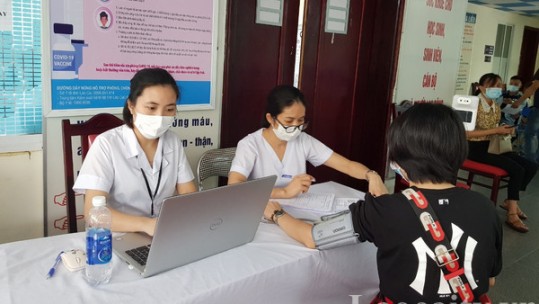 Giảm khoảng cách 2 mũi tiêm vắc xin AstraZeneca từ 6 tuần xuống còn 4 tuần