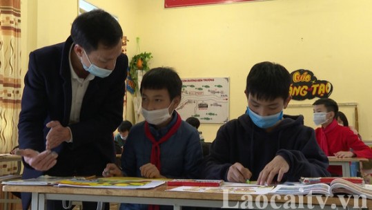 Thầy giáo tâm huyết với giáo dục vùng cao