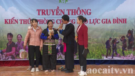 Phụ nữ Lào Cai chung tay đẩy lùi bạo lực gia đình