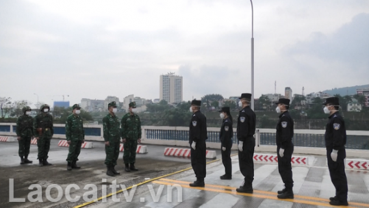 Lực lượng quản lý biên giới Lào Cai và Vân Nam tăng cường các biên pháp phòng chống dịch