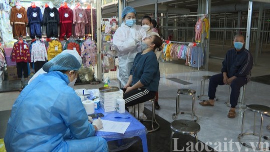 Thành phố Lào Cai lấy mẫu sàng lọc Sars-Cov-2 diện rộng