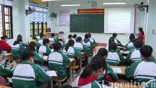 Ngày 13/12, học sinh một số trường thành phố Lào Cai và huyện Mường Khương đi học trở lại