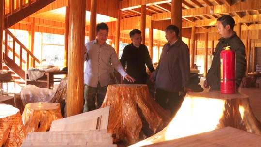 Thanh niên người Mông khởi nghiệp từ nghề mộc
