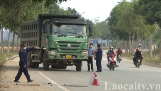 Tăng cường xử lý xe quá tải, vi phạm kích thước thành thùng