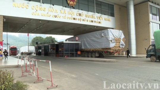 Hoạt động xuất nhập khẩu Lào Cai nhộn nhịp trong ngày Tết Dương lịch