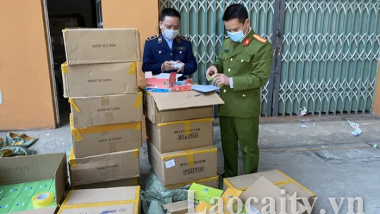 Bắt giữ lô hàng hơn 5.000 sản phẩm thuốc lá điện tử nhập lậu