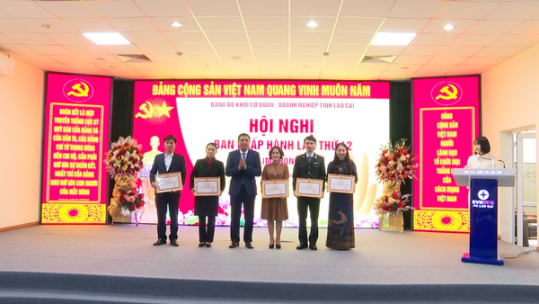 Năm 2021, Đảng bộ Khối Cơ quan - Doanh nghiệp tỉnh kết nạp 221 đảng viên