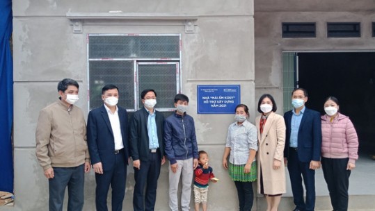 Bàn giao hỗ trợ xây dựng nhà “Mái ấm Kosy”cho hộ nghèo tại xã Thái Niên