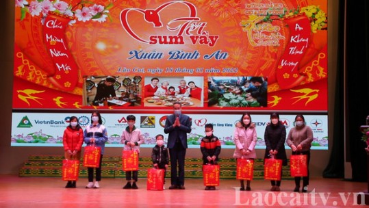 Liên đoàn Lao động tỉnh tổ chức tết sum vầy