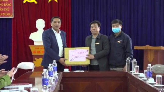 Lãnh đạo tỉnh thăm, tặng quà tết tại huyện Bảo Yên