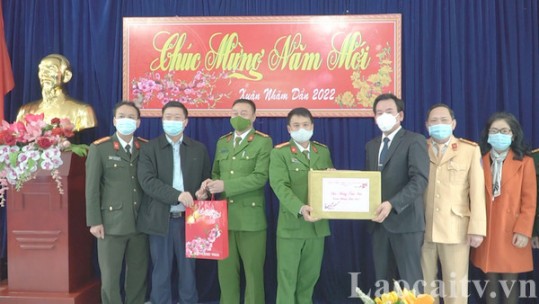 Đồng chí Trưởng Ban Tuyên giáo Tỉnh ủy thăm và chúc tết tại thành phố Lào Cai