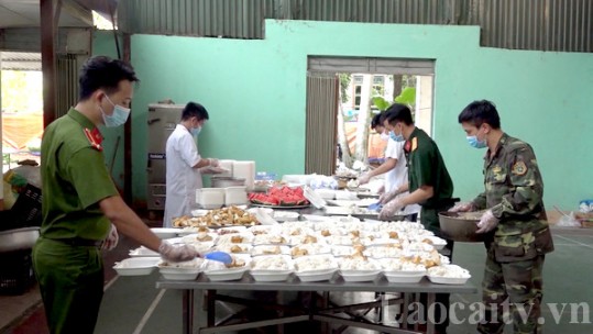 Hỗ trợ tiền ăn cho người dân thuộc hộ nghèo, hộ cận nghèo bị mắc Covid-19