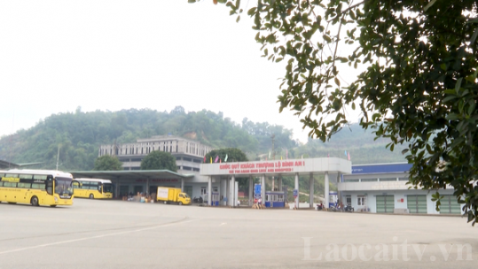 Bến xe vắng khách ngày cận Tết