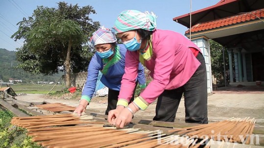 Người Giáy với nghề làm hương truyền thống