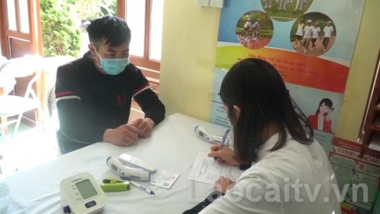 Bản Phố phấn đấu nâng cao tỷ lệ người dân tham gia BHYT