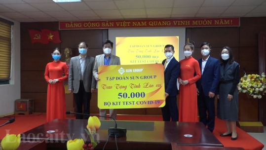 Tập đoàn Sun Group tặng Lào Cai 50.000 bộ kít xét nghiệm nhanh Covid-19
